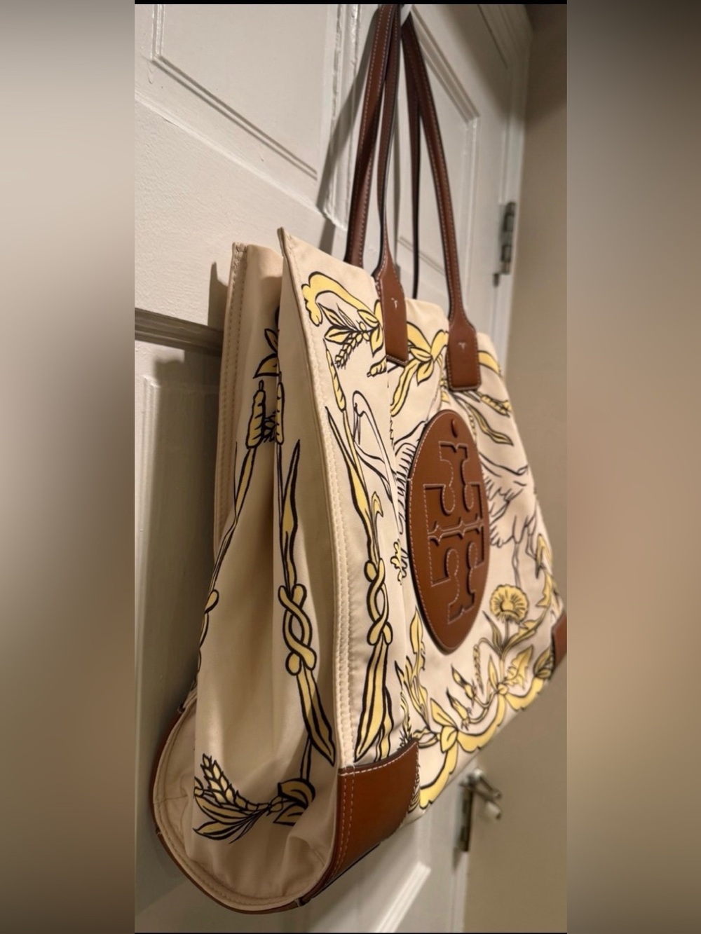 Pre-Loved Tory Burch Ella Printed Tote - Morning Crane Special Edition - Picture 4 of 11